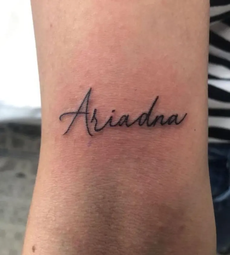 Tatuaje de estilo lettering hecho en Old School Tattoo